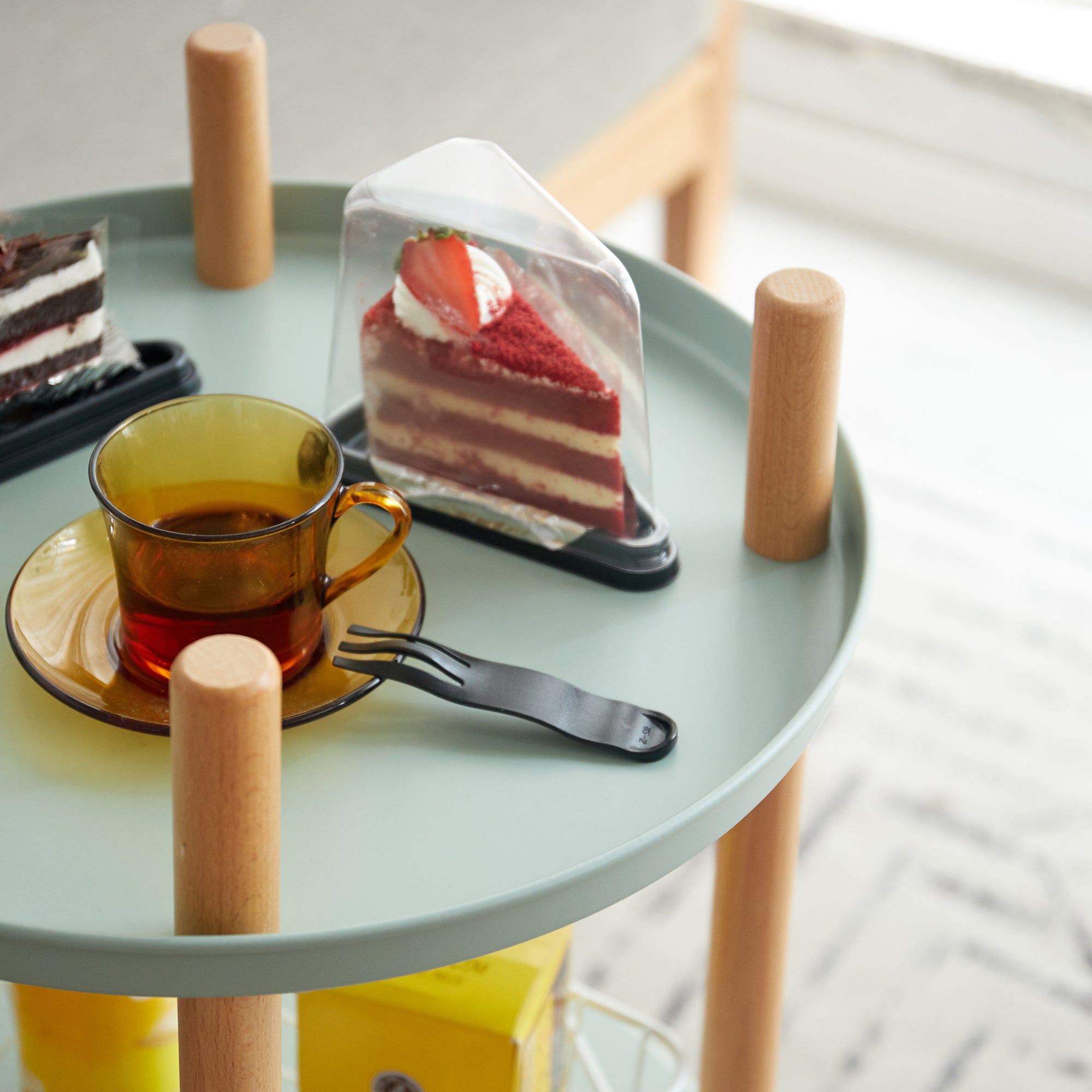 Multifunctional 360° Rotating Bookshelf with 3-Tier