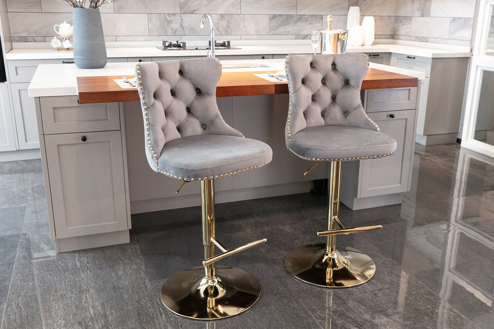 Modern Golden Swivel Velvet Barstools（Set of 2）